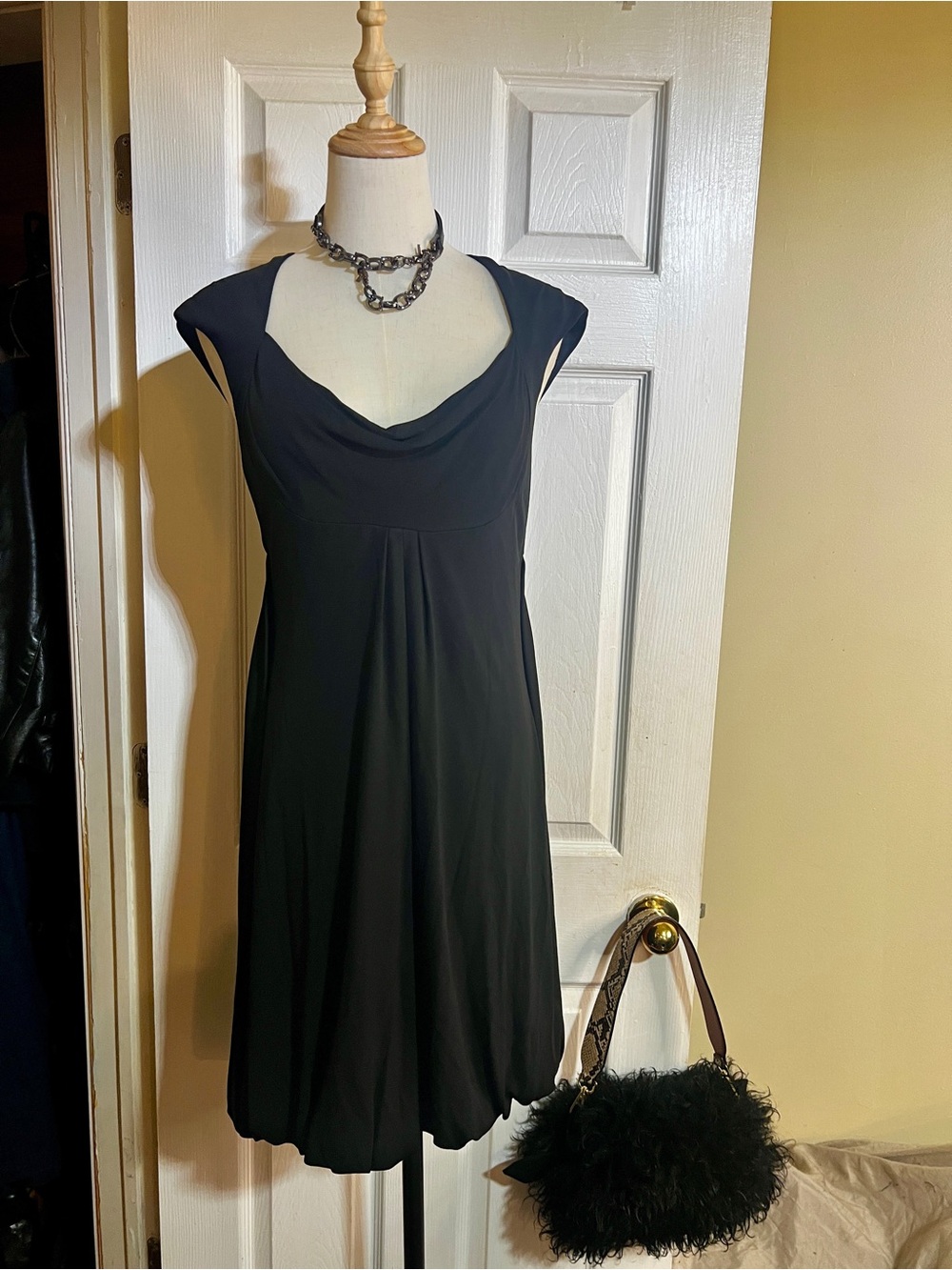 Badgley Mishka‎ Wms Black Pleated Cap Sleeve Drape Front Pleated Bubble Dress 6